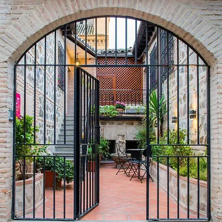 Casa De Bisagra * Toledo